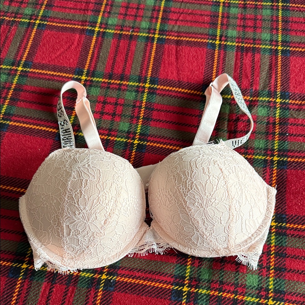 Victoria's Secret Lace Bra in Light Pink